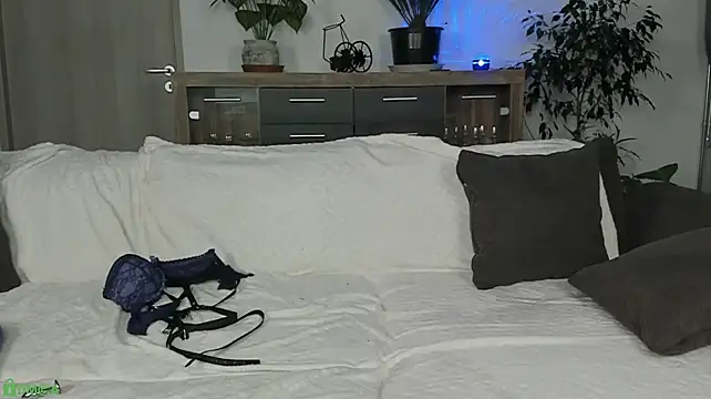 XXX chat uživo modela ShantallMilf