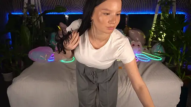 MissSonyaShy's Live XXX Chat