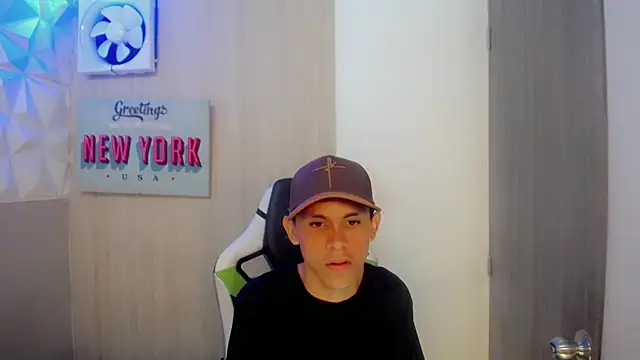 Asher_athlets Adlı Modelin Web Kamerası Şovu
