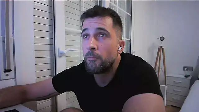 צ'אט XXX בשידור חי של alex877x