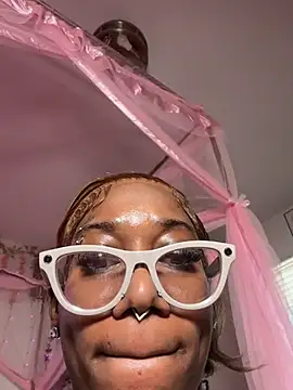 Chat +18 de VixenCapri ao vivo