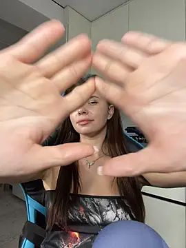 CurlyLara XXX чат на живо