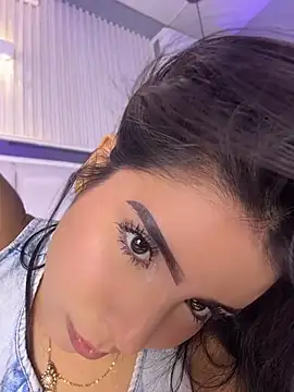LovelyEyesx XXX чат на живо