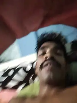RAYI_Queen_4n Webbikameraesitys