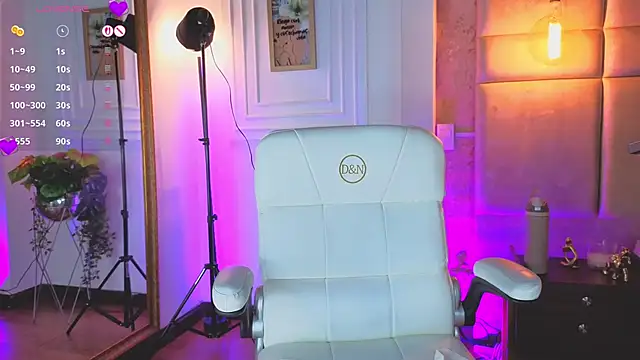 AlessiaLondon - 10 Hard Spank Ass + Squeeze Ass