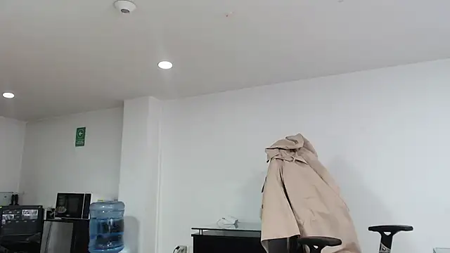 Aisha_latina - Draw a surprise slip of paper