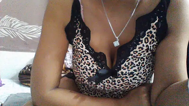 shalini_fire live XXX chat