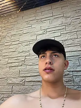 Chat +18 de Lander_Cruz ao vivo