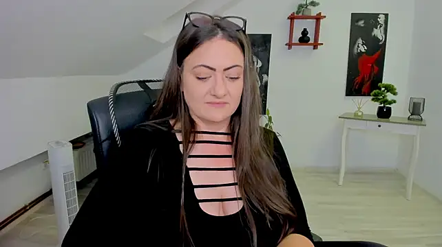 MistressDarrah Chat XXX in diretta
