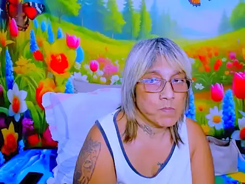 indianroxy's Live XXX Chat