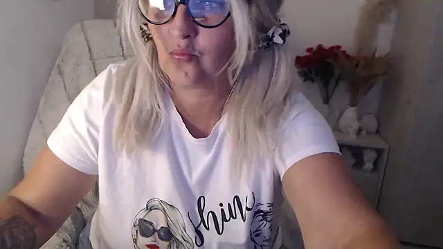 Divineblondn Live XXX chat