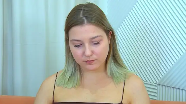 دردشة TinnaBurton الجنسية المباشرة