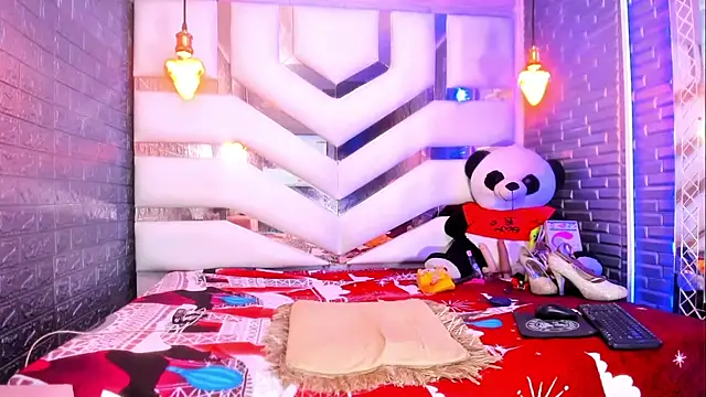 EmmyTorner Adlı Modelin Canlı XXX Sohbeti