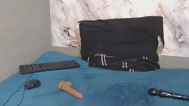 BadBitchSlender - DOMI IN CLIT DILDO IN PUSSY