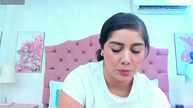 ThyaraJhons - fuck in missionary with dildo 😈 🍆🤭