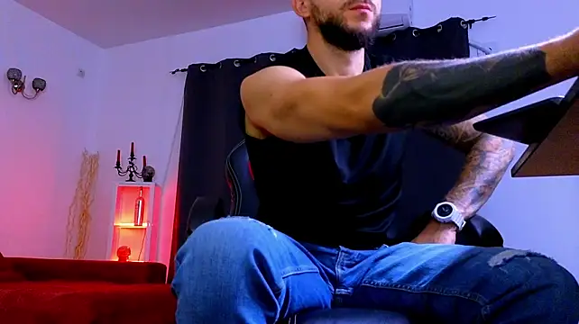 MightyAaron66 Adlı Modelin Canlı XXX Sohbeti