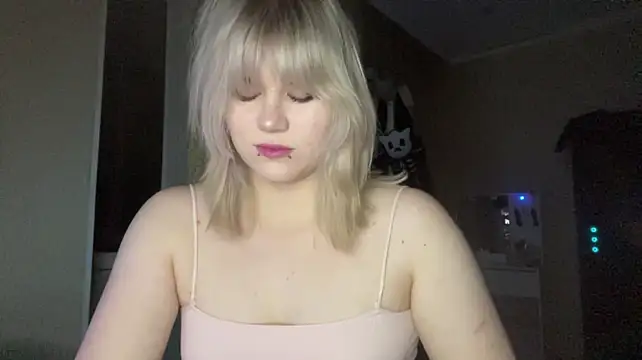 HelloKinki's Live XXX Chat