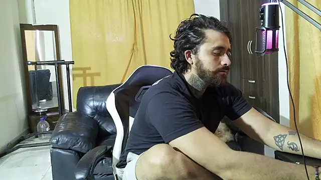 aronmiller404 XXX чат на живо