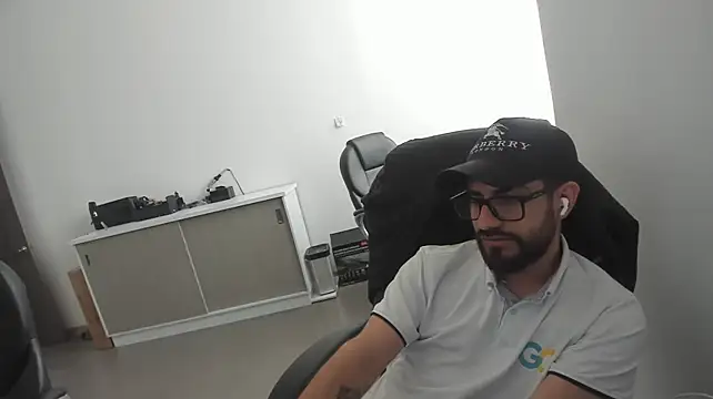 BryanPalogrande webcam show