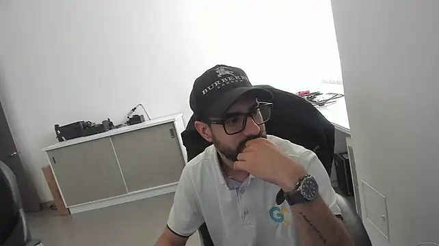 Chat +18 de BryanPalogrande ao vivo