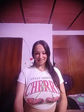 Cristal_BigTits' Live XXX Chat