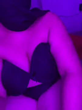 lola-sexy-hot Adlı Modelin Canlı XXX Sohbeti