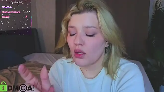 Michele_Greenn - Suck finger+eyes contact