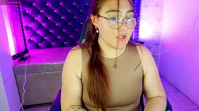 Chat XXX en directo de conniejames_m