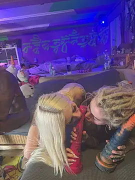 XXX chat uživo modela MacTroy