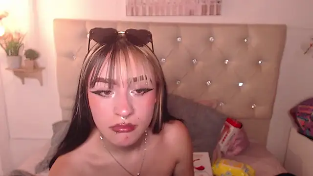 Melodyygirl_ - Dildo pussy + suck