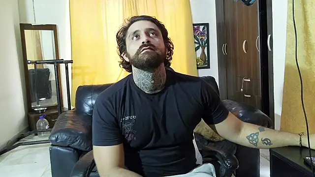 aronmiller404 live XXX chat