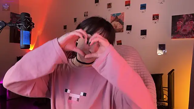 XXX chat uživo modela deadlysweet