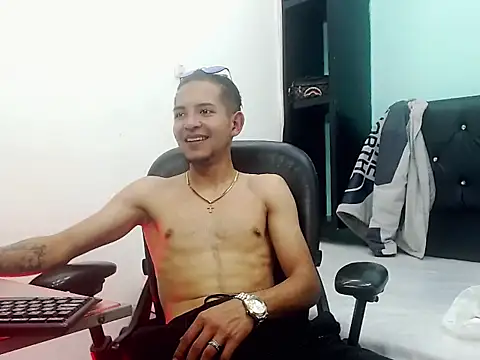 הופעת וובקאם של sexy__boy__777