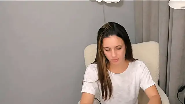 KiraHoney Chat XXX in diretta