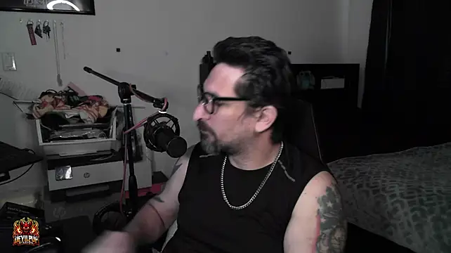 DevilPup75_ Chat XXX in diretta