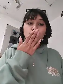 Emily-7 live XXX chat