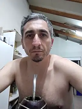 צ'אט XXX בשידור חי של Alejandro83bsf