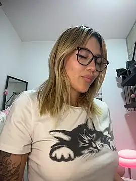 Chat XXX en directo de Doll_liaa