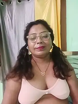 Chatroom XXX en direct de Horny_boudi321