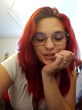 MaddieBaddieee - 2 fingers inside me 🍆