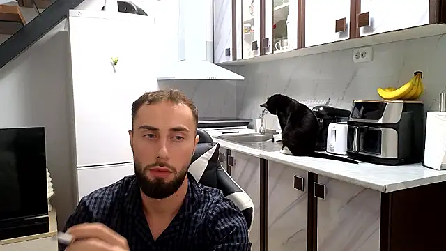 RyanStorm_ Show in webcam