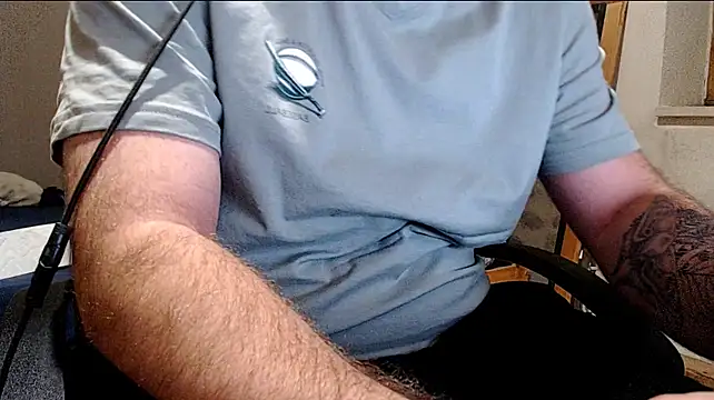 XXX chat uživo modela young_bear06