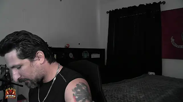 DevilPup75_ élő XXX-chatje