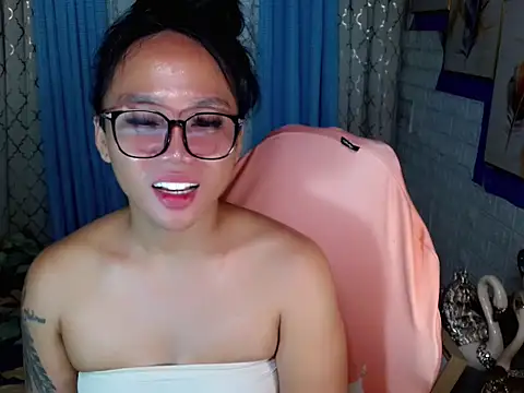 YourNikkieXxx's Live XXX Chat