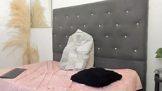 Alid_18 élő XXX-chatje