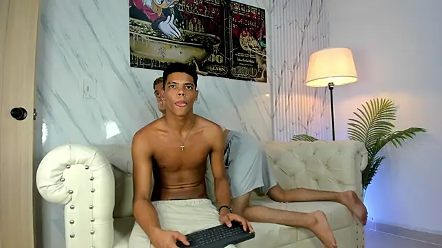 XXX chat uživo modela WHITET_AND_BLACK