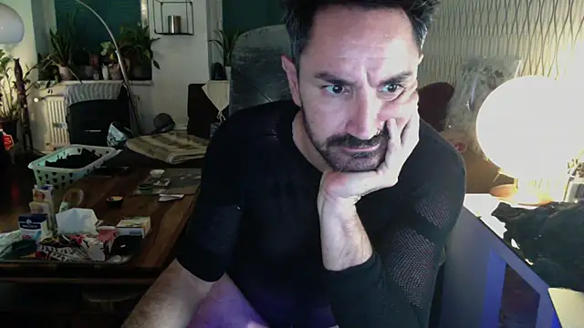 tomz0819 élő XXX-chatje