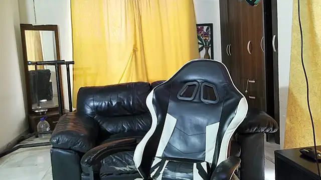 aronmiller404 live XXX chat