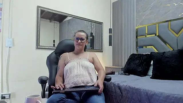 Britney_taylor_ live XXX chat