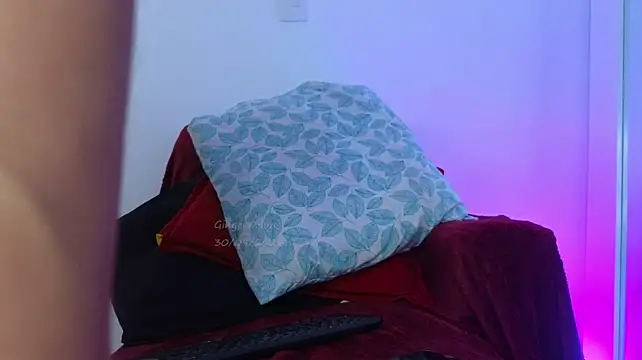 GingerMoon_ - Rub clit + saliva